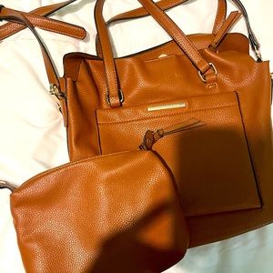 STEVE MADDEN cross body purse with makeup bag!❤️